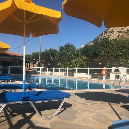 איסטרו Stavros Apartments מראה חיצוני תמונה